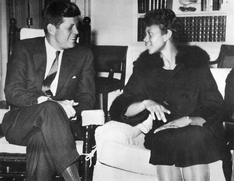 Wilma Rudolph alla casa Bianca con il presidente John F. Kennedy dopo le vittorie alle Olimpiadi di Roma. 